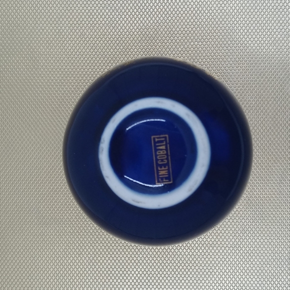 Small Japanese Style Vase, Cobalt Blue, Gold Rim with Peacock Design - Picture 7 of 11